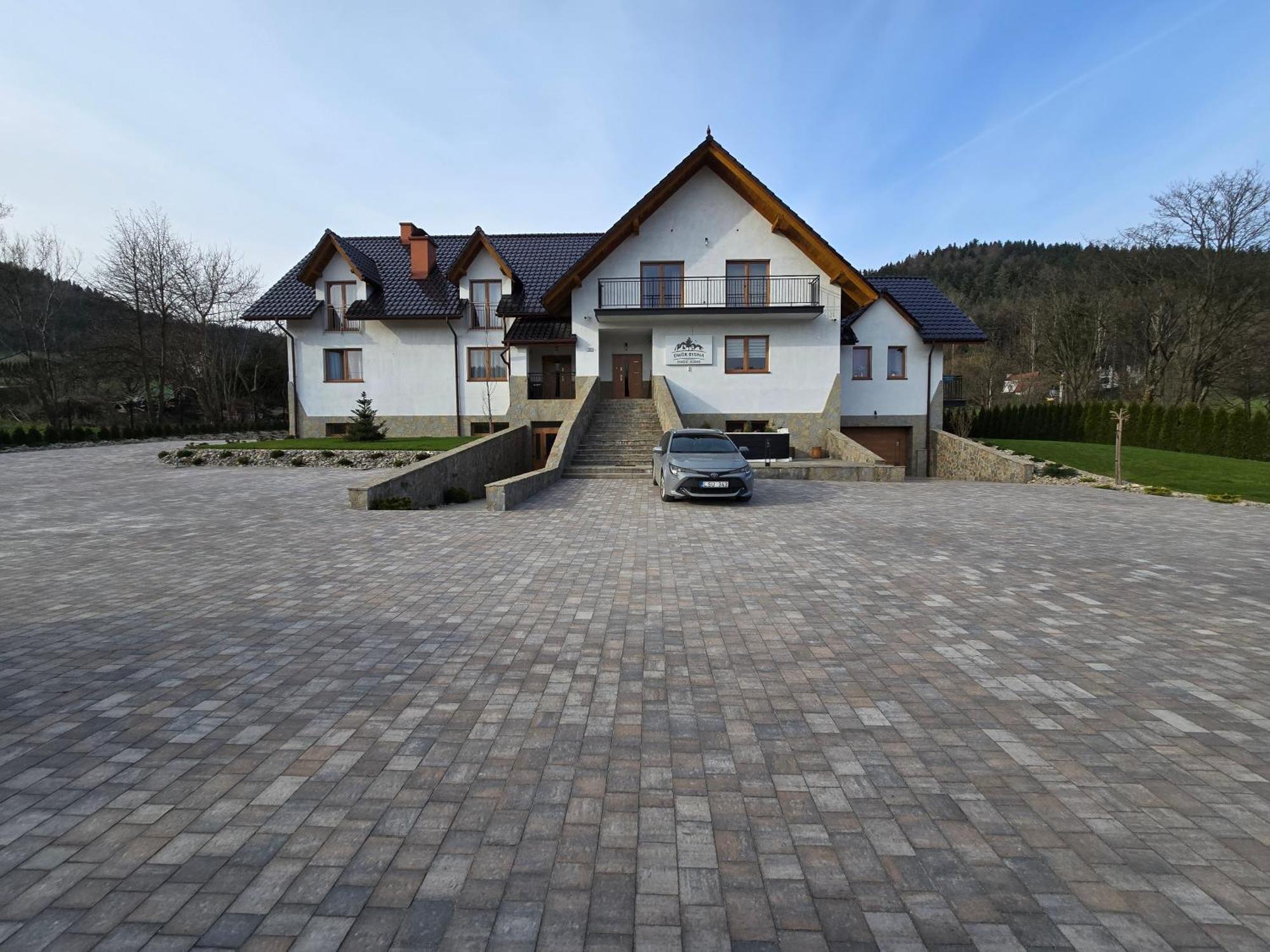 Dwor Bysina Villa Myslenice Bagian luar foto